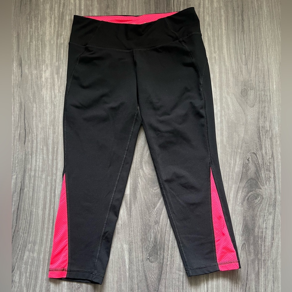 ‼️6/$12‼️ Women’s Old Navy fitted athletic capris (see description)